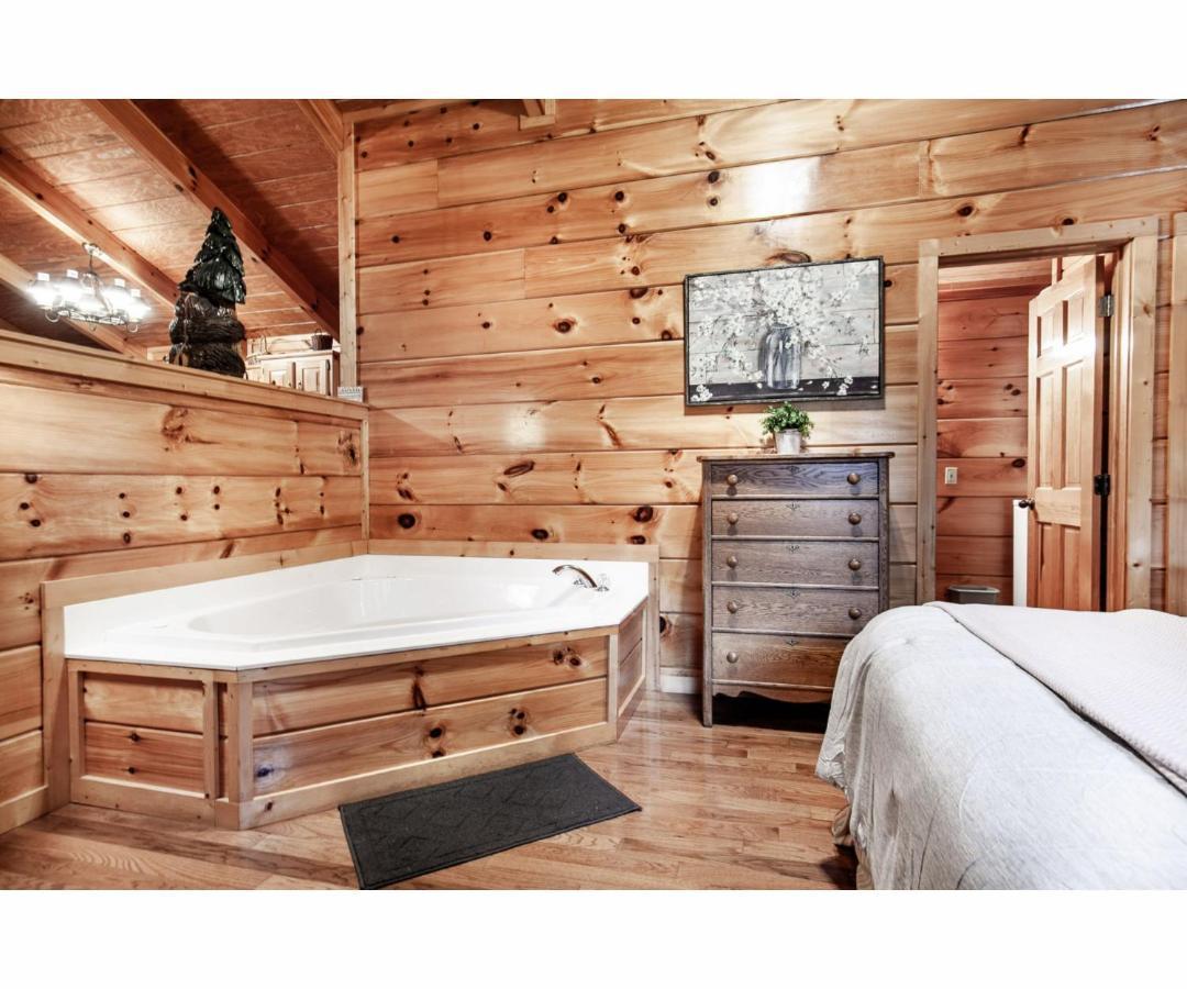鸽子谷Peekaboo With Hot Tub, Pool Table, And Jacuzzi别墅 外观 照片