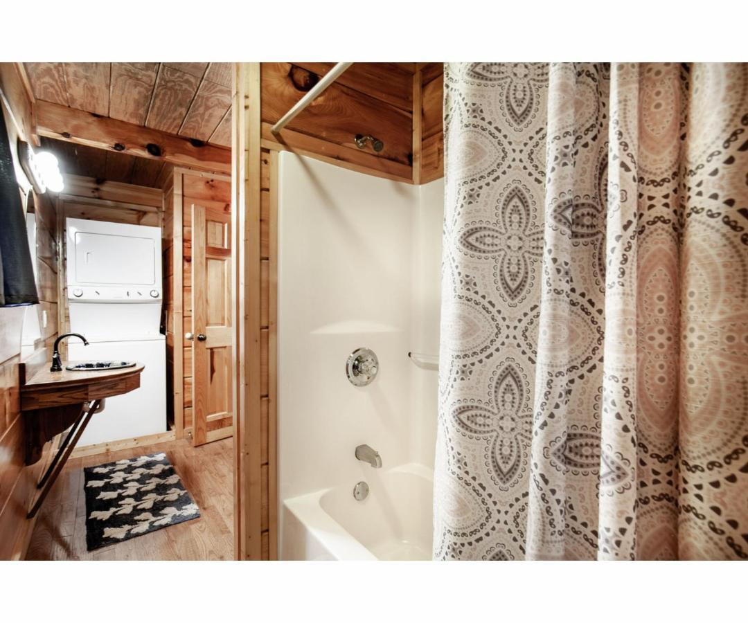 鸽子谷Peekaboo With Hot Tub, Pool Table, And Jacuzzi别墅 外观 照片